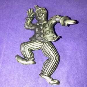 JJ articulated clown brooch